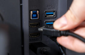 Pourquoi certains moniteurs disposent de deux ports USB et comment les utiliser au mieux