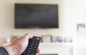Y a-t-il un avantage à laisser votre télévision intelligente en veille ?