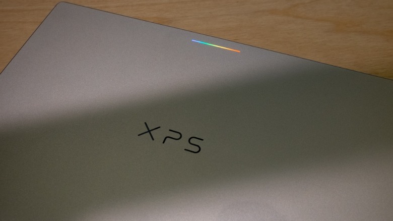 Le Glowbar sur le Googlebook XPS de Dell.