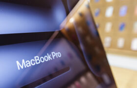 Le prochain MacBook Pro OLED à écran tactile serait « significativement plus léger »