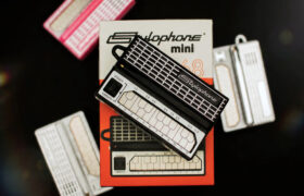 Nouveau Stylophone Mini : sons emblématiques et trois couleurs tendance