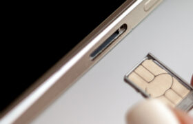 Vous n&rsquo;avez pas besoin d&rsquo;éteindre votre téléphone pour changer de carte SIM (mais vous devriez probablement le faire)